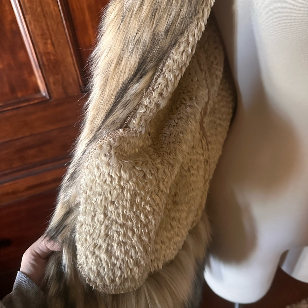 Tasha Polizzi Tan Faux Fur Teddy Jacket - Picture 5 of 9